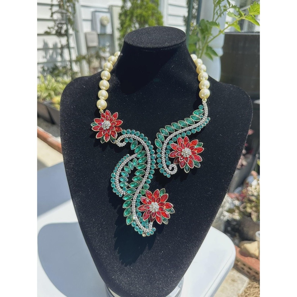 New Heidi Daus "Poinsettia Panache" Simulated Pearl Beaded flower Necklace